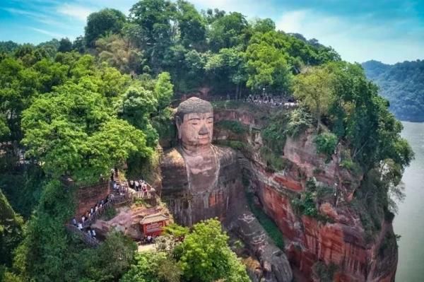 乐山大佛、峨眉山景区调整游客限量，恢复跨省团队游