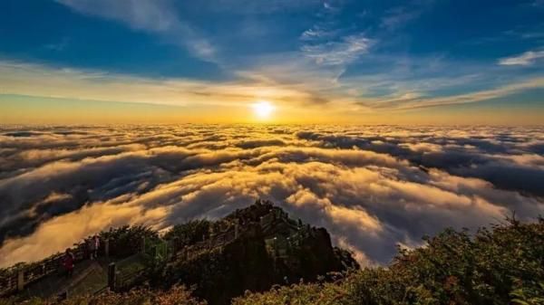 乐山大佛、峨眉山景区调整游客限量，恢复跨省团队游