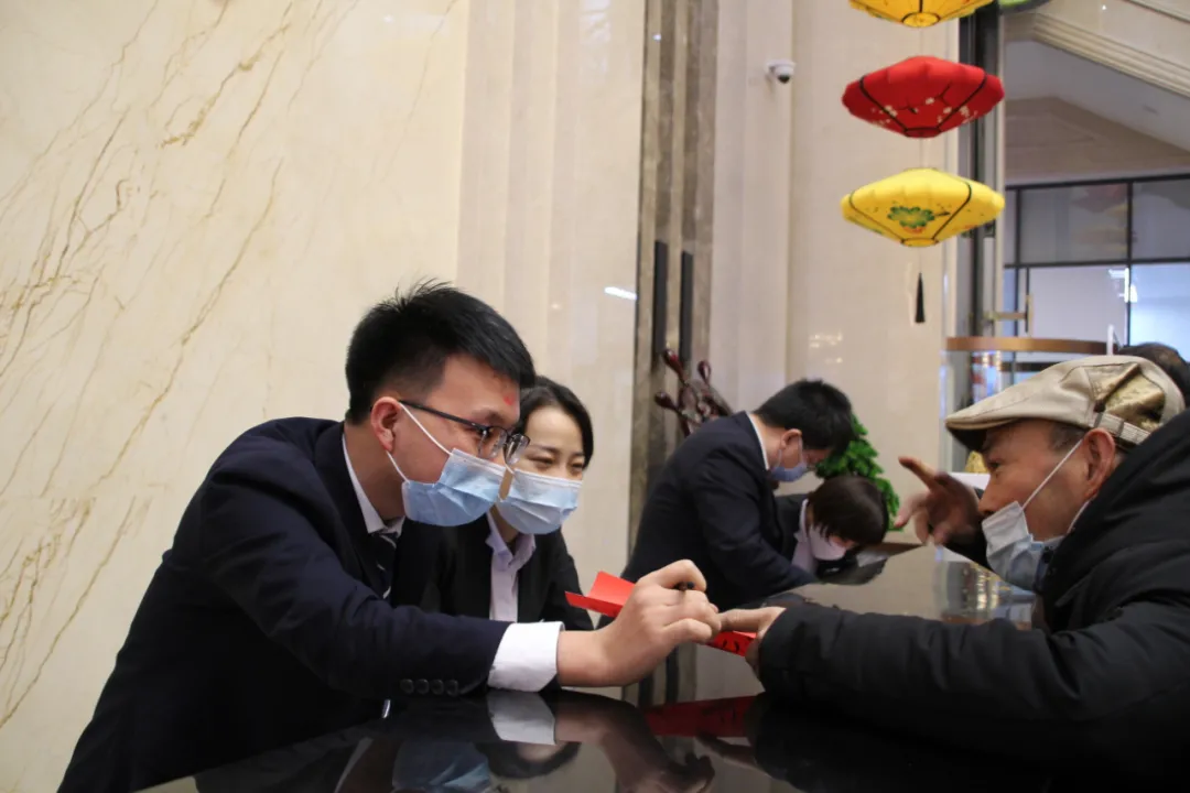平凉新世纪各小区猜灯谜、看社火、闹元宵、年味浓