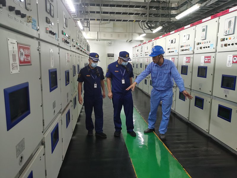 深入厂区开展消防安全检查.jpg