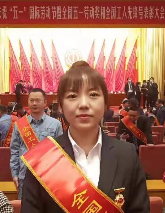 毛爱霞获奖图片1.jpg