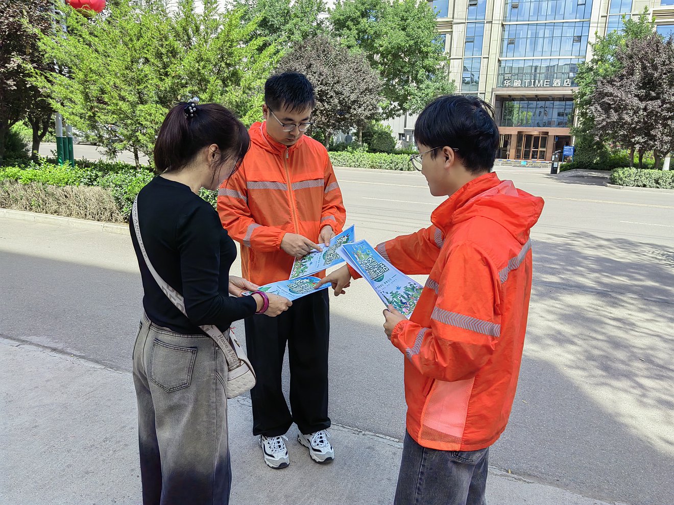 线下发放宣传资料.jpg